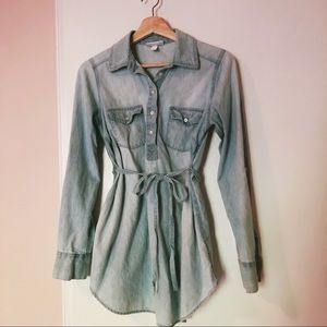 Liz Lange Denim Maternity Top 🤰